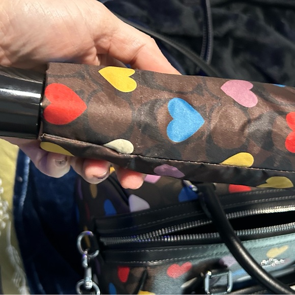 Coach signature canvas print purse with hearts. Comes with matching umbrella! - Picture 9 of 11